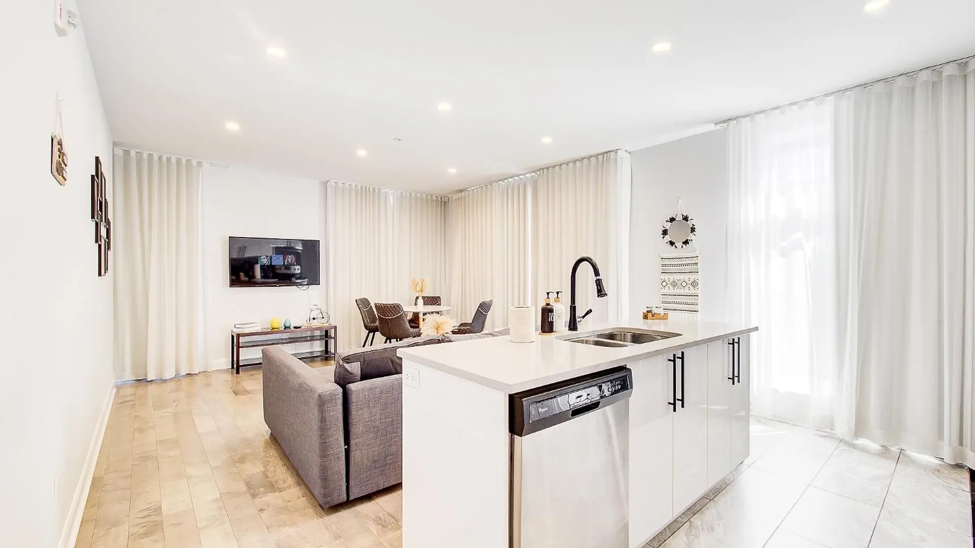Glamorous 2-Bedroom Condo In Downtown Montreal 206 0*,  Canada
