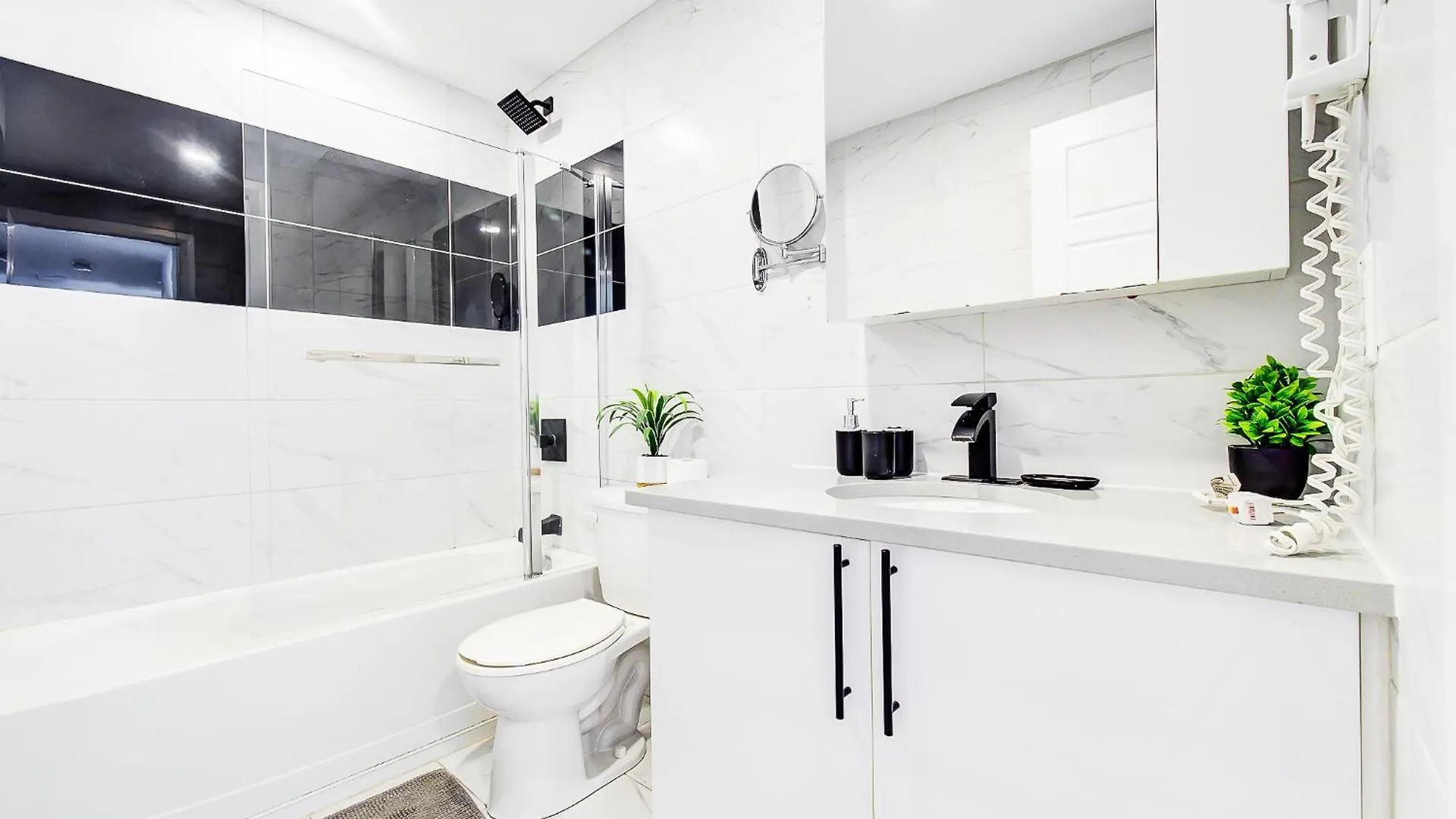 Apartment Glamorous 2-Bedroom Condo In Downtown Montreal 206 Canada