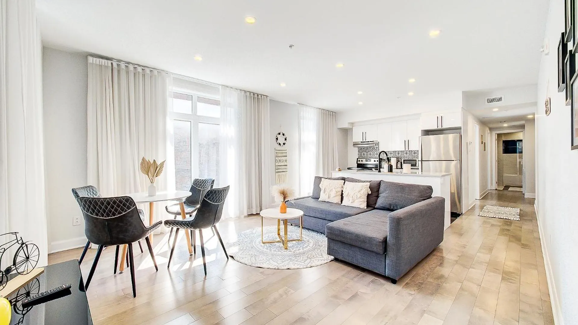 Lägenhet Glamorous 2-Bedroom Condo In Downtown Montreal 206